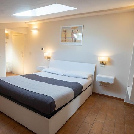 Hotel Helios Asyż Zewnętrze zdjęcie