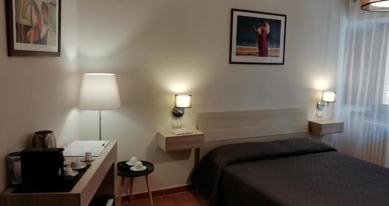 Hotel Helios Asyż Zewnętrze zdjęcie