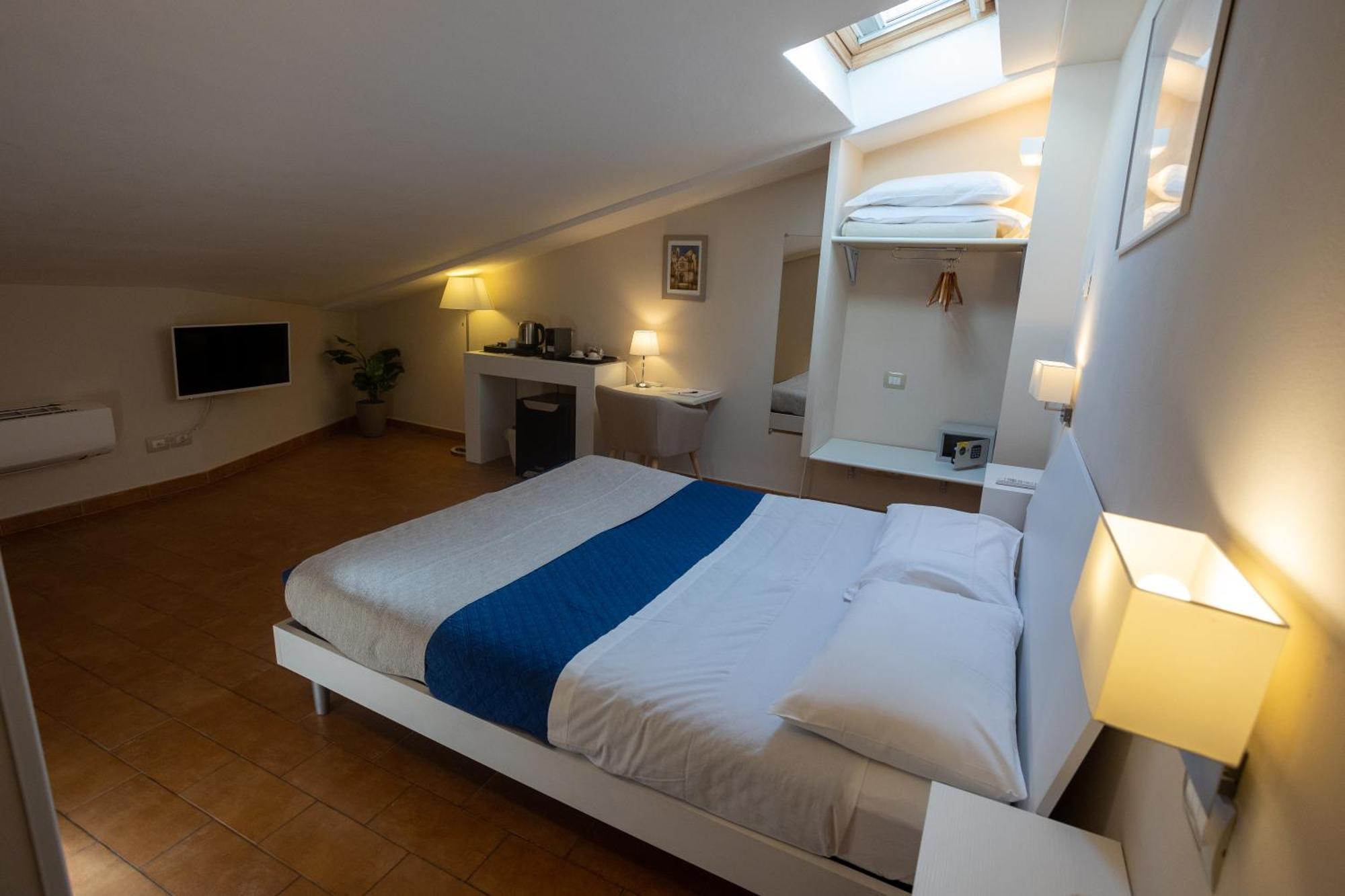 Hotel Helios Asyż Zewnętrze zdjęcie